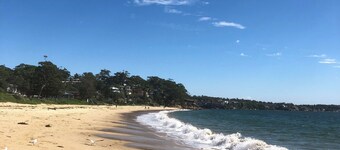 Beautifully renovated 3 bedroom house 40 meters from Hordens Beach Bundeena