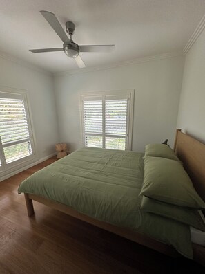 3 bedrooms, iron/ironing board, WiFi, bed sheets