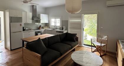 Beautifully renovated 3 bedroom house 40 meters from Hordens Beach Bundeena