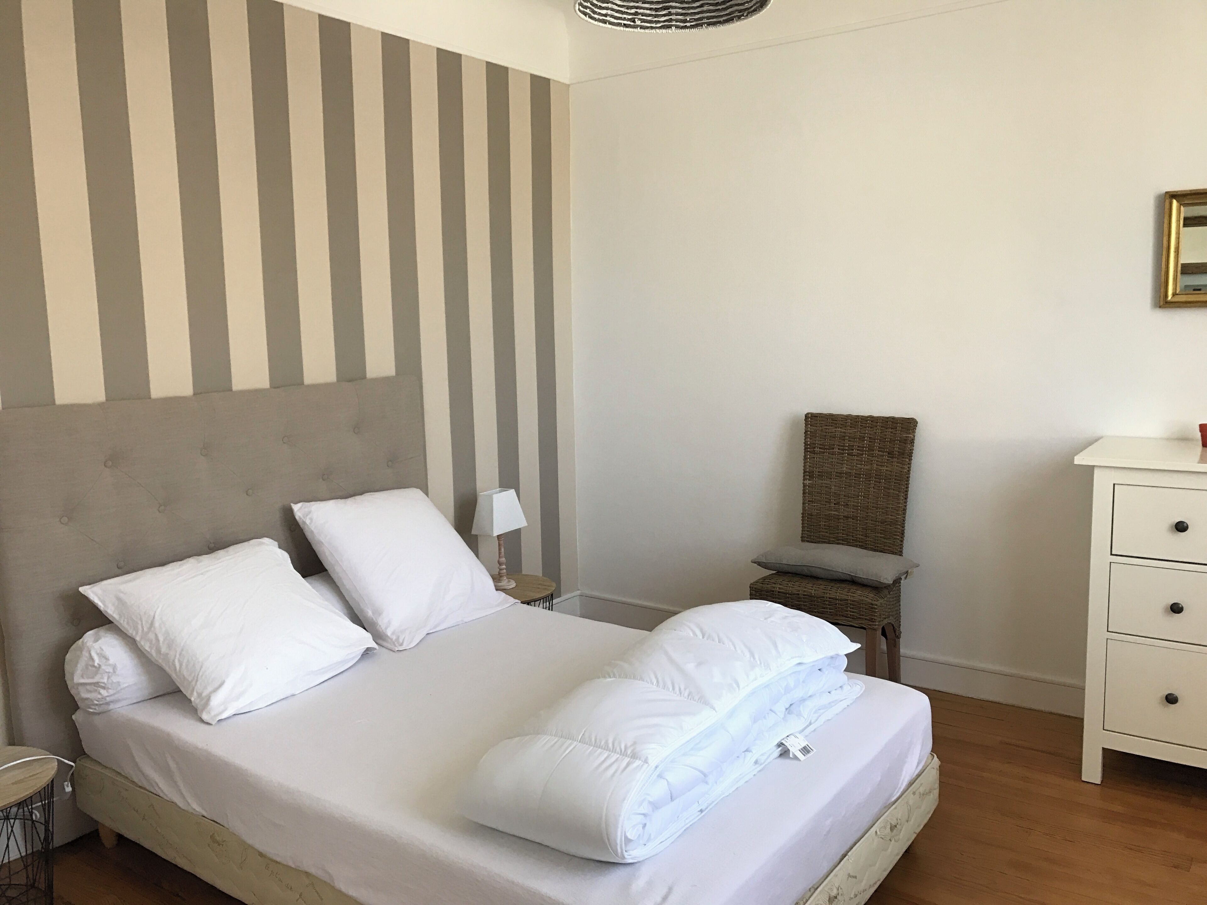 4 bedrooms, iron/ironing board, bed sheets