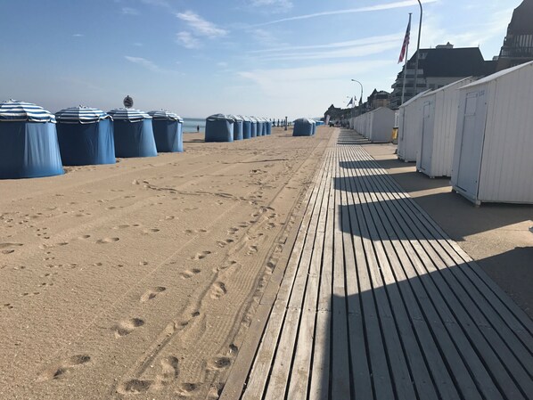 Beach - Vacation villa 50 meters from the sea. (Blonville-sur-Mer)