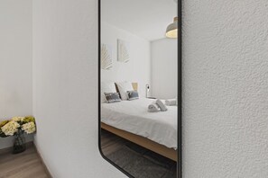 1 slaapkamer, een strijkplank/strijkijzer, gratis wifi, beddengoed