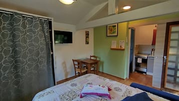 1 chambre, fer et planche Ă repasser, Wi-Fi, draps fournis