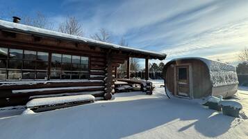 Cabane Confort, non-fumeurs | Coin séjour | Télévision à écran plat, console de jeux vidéo