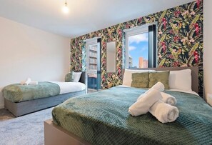 5 habitaciones, tabla de planchar con plancha, wifi y ropa de cama 