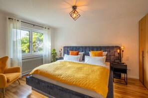 2 室のベッドルーム、旅行用ベビーベッド、WiFi (無料)、ベッドシーツ