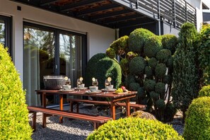 屋外ダイニングエリア
