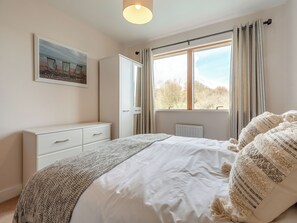 3 bedrooms, free WiFi, bed sheets, wheelchair access - 3 bedroom accommodation in Scarborough (Scarborough)