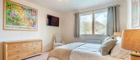 3 bedrooms, WiFi (free), bed sheets