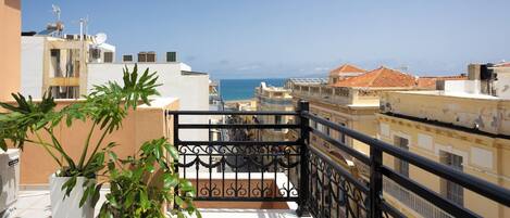 Suite – deluxe, sjøutsikt | Terrasse/patio