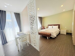 Superior Double Room | Desk, laptop workspace, free WiFi - VINH SAIGON SECC (Ho Chi Minh City)