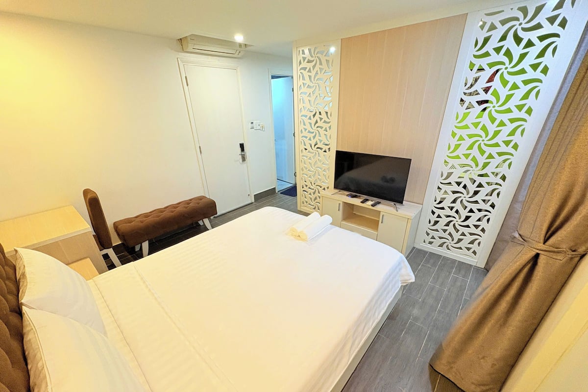 Economy tweepersoonskamer, 1 queensize bed | Een bureau, een laptopwerkplek, gratis wifi