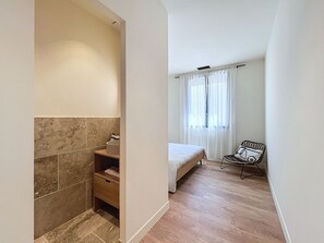 3 bedrooms, iron/ironing board, travel crib, free WiFi