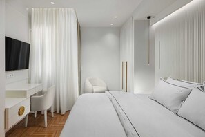 4 bedrooms, desk, iron/ironing board, free WiFi