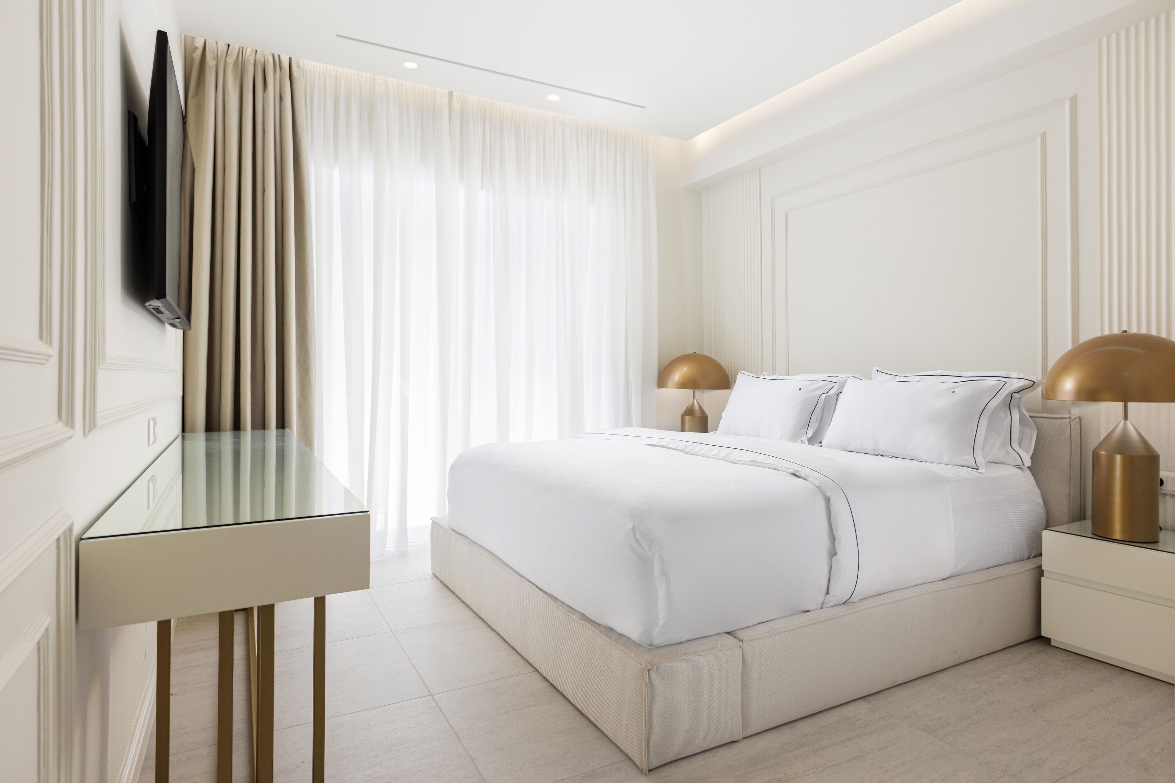 4 bedrooms, in-room safe, desk, iron/ironing board