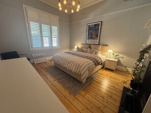 2 slaapkamers, een strijkplank/strijkijzer, wifi, beddengoed