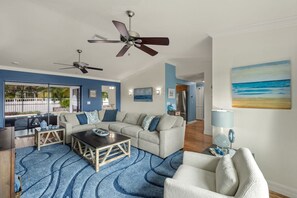 Smart TV, fireplace