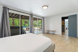 5 Schlafzimmer, Schreibtisch, Bügeleisen/Bügelbrett, Reisekinderbett