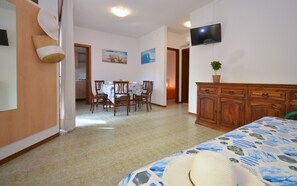 Dining - Spacious holiday apartment surrounded by greenery (Lignano Sabbiadoro)
