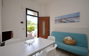 Dining - Modern retreat with shared pool (Bibione)