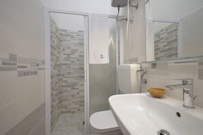 Shower - Modern retreat with shared pool (Bibione)