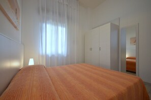 1 bedroom - Modern retreat with shared pool (Bibione)