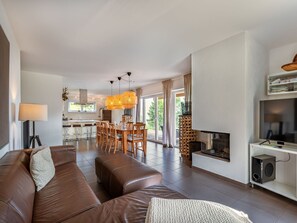 TV, peis og DVD-spiller