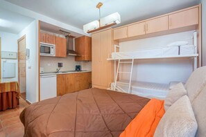 1 bedroom, WiFi, bed sheets
