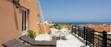 Deluxe Suite, Sea View | Terrace/patio