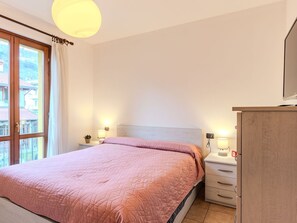 1 bedroom, travel crib, free WiFi