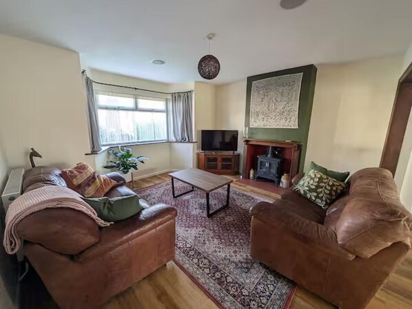 Fireplace - House High on The Banks (Gillingham)