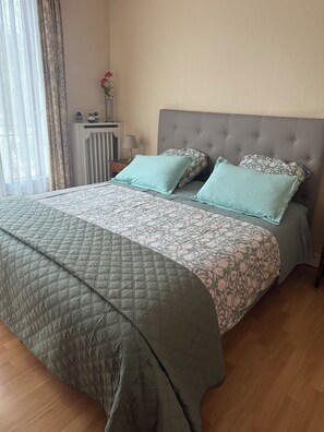 2 chambres, fer et planche à repasser, lit parapluie, Wi-Fi gratuit