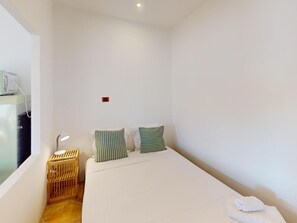 Free WiFi, bed sheets - Studio with air conditioning and Wifi, Menton old town (Menton)