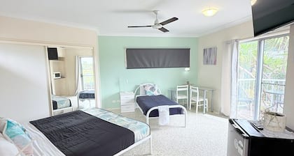 Emu Park Beach resort. Family Rooms for 3 guest.