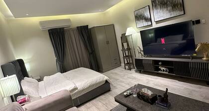 Modern apartment in vibrant Riyadh with WiFi, AC
شقة حديثة في القيروان