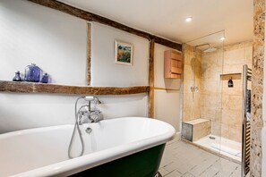 Towels - Hunts cottage - Pet friendly (Harpsden)