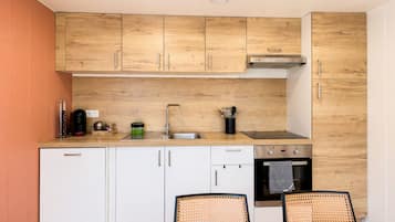 House | Private kitchen | Full-sized fridge, microwave, oven, stovetop