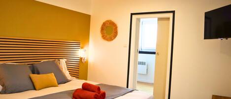 House | Iron/ironing board, free WiFi