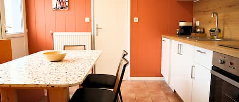 House | Private kitchen | Full-sized fridge, microwave, oven, stovetop