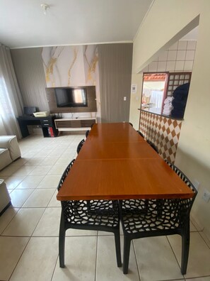 Dining - Cozy 3/4 House - Air conditioning in 3/4. Garage. (Palmas)