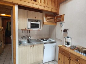 Stovetop, coffee/tea maker - Duplex T2 in Morzine with Parking Near Cable Car (Morzine)