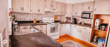 Microwave, oven, stovetop, dishwasher