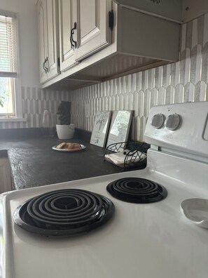 Microwave, oven, stovetop, dishwasher - Boho 3-bedroom apt with fully supplied kitchen, WiFi, AC - Oldest Home in Oswego (Oswego)