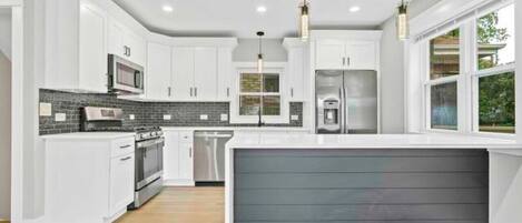 冰箱、微波炉、烤箱、洗碗机