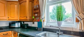 City Home 2bed Wi-fi Garage Parking Free Snacks