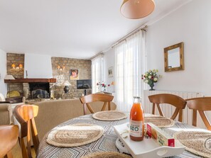 Dining - Spacious house in Avranches with garden and parking (Avranches)