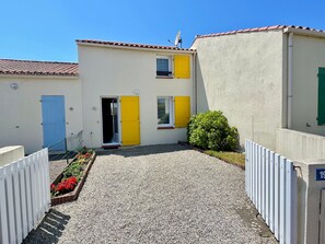 Exterior - House with garden, 2 bedrooms, parking, near beach and town center (Brem)