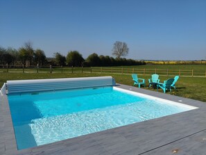 Pool - Quiet cottage with wifi and shared pool in nature (Bernay-Neuvy-en-Champagne)