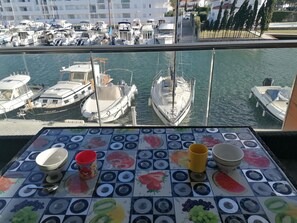 Marina - Family Apartment with Garden, Pool, and AC near La Rubina Beach (Roses)