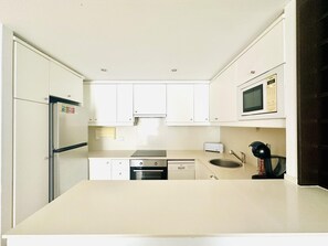 Fridge, microwave, stovetop, dishwasher